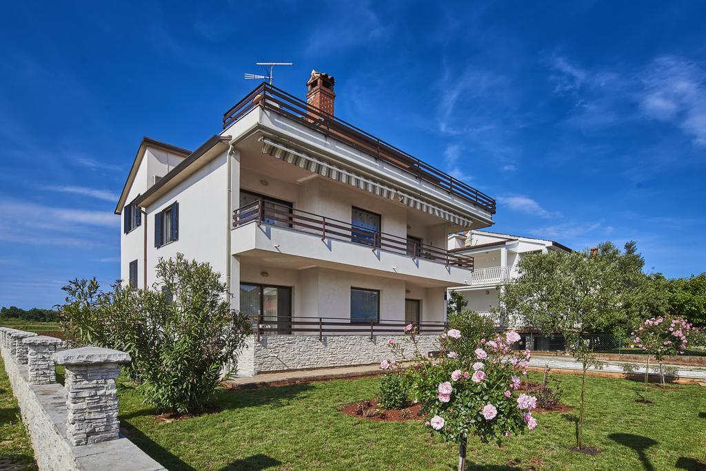 Lovely roses Apartman Umag Kültér fotó