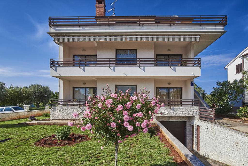 Lovely roses Apartman Umag Kültér fotó
